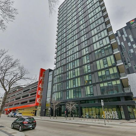 Luxury Skyline Condo In Downtown Free 24/7 Parking Winnipeg Bagian luar foto