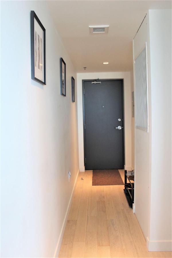 Luxury Skyline Condo In Downtown Free 24/7 Parking Winnipeg Bagian luar foto