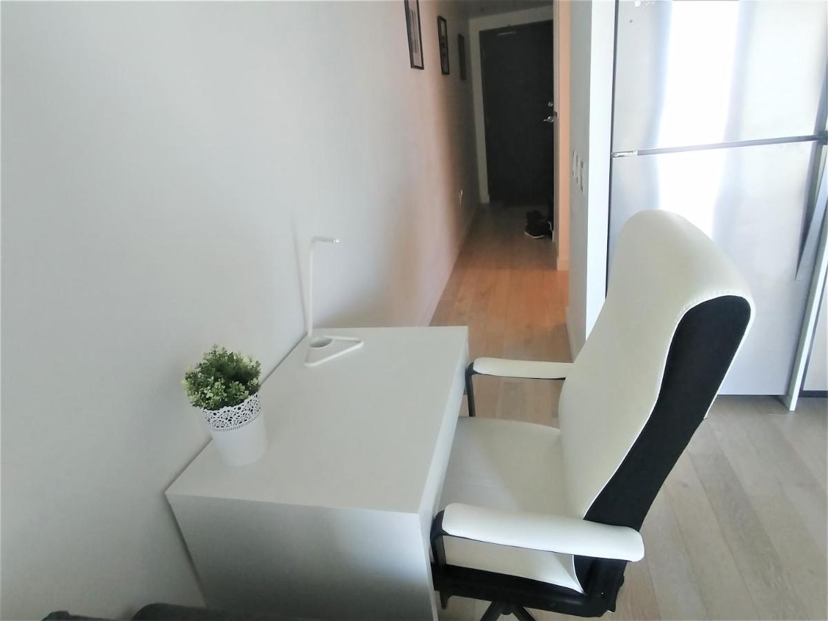 Luxury Skyline Condo In Downtown Free 24/7 Parking Winnipeg Bagian luar foto