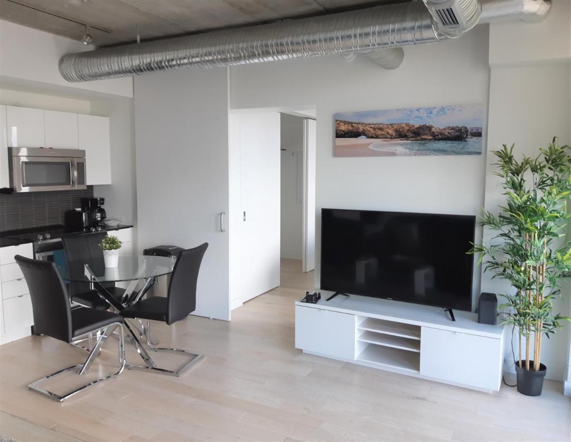 Luxury Skyline Condo In Downtown Free 24/7 Parking Winnipeg Bagian luar foto