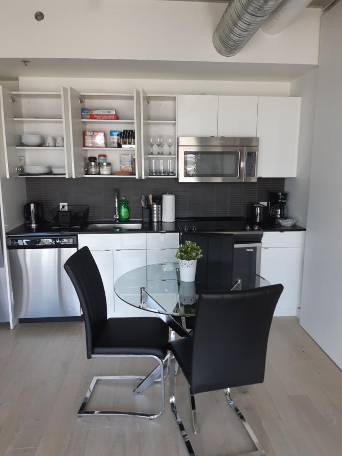 Luxury Skyline Condo In Downtown Free 24/7 Parking Winnipeg Bagian luar foto