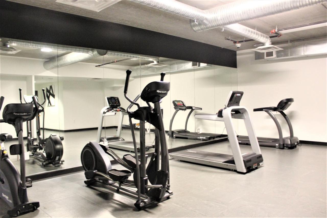 Luxury Skyline Condo In Downtown Free 24/7 Parking Winnipeg Bagian luar foto