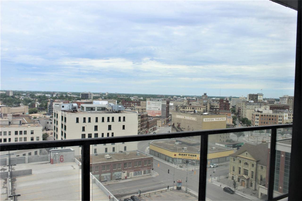 Luxury Skyline Condo In Downtown Free 24/7 Parking Winnipeg Bagian luar foto