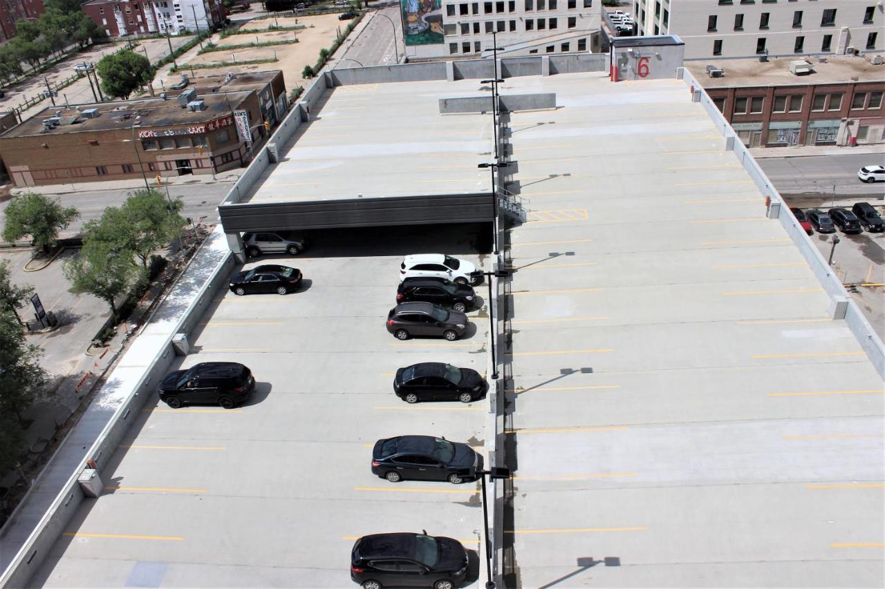 Luxury Skyline Condo In Downtown Free 24/7 Parking Winnipeg Bagian luar foto